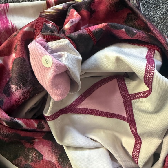 Lululemon Wunder Under Crop sz 8 - Picture 3 of 3